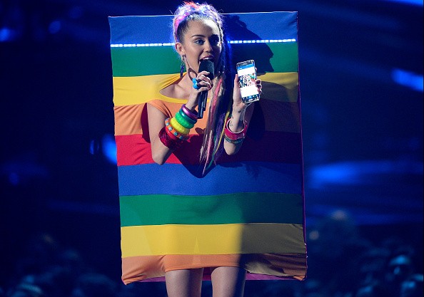 LOS ANGELES, CA - AUGUST 30: Host Miley Cyrus, styled by Simone Harouche, holding a Samsung phone speaks onstage during the 2015 MTV Video Music Awards at Microsoft Theater on August 30, 2015 in Los Angeles, California. 