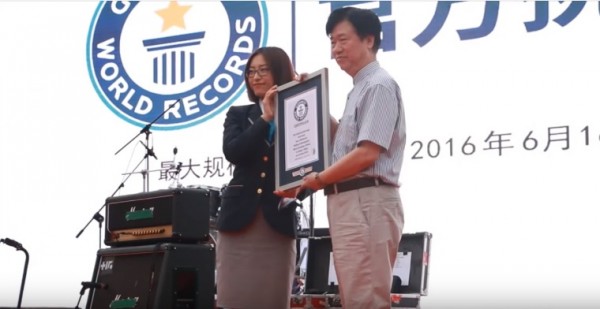 Officials from the Guinness World Records Tina Shi and Dong Cheng judged the band’s attempt and handed the award.