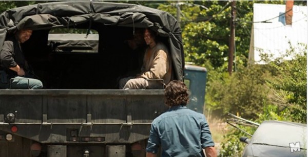Several 'The Walking Dead' fans believe Rick and Daryl were exchanging messages during the latter's short visit to Alexandria under the Savior's mercy.
