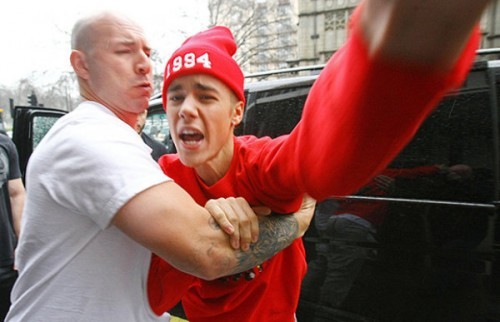 Image depicts one of Justin Bieber's prior incidents with paparazzi