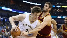 New Orleans Pelicans center Omer Asik (L) goes against Cleveland Cavaliers' Kevin Love