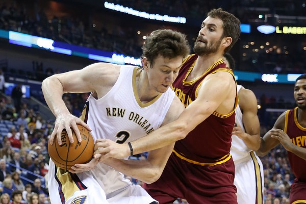 New Orleans Pelicans center Omer Asik (L) goes against Cleveland Cavaliers' Kevin Love