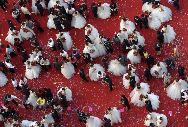 Mass Wedding in Harbin's Ice Festival