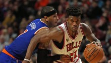 New York Knicks' Carmelo Anthony (L) and Chicago Bulls' Jimmy Butler