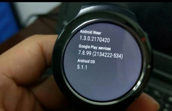 HTC Halfbeak Smartwatch has 360 x 360 screen resolution.