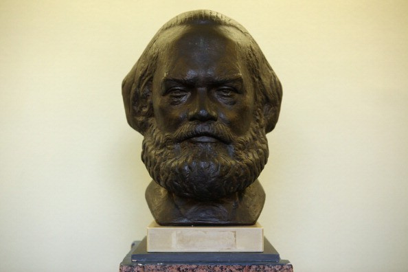 German Home Town accepts Karl Marx Statute from China. 