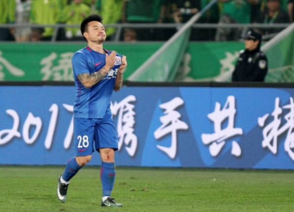 Shanghai Shenhua midfielder Cao Yunding