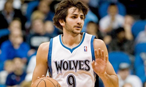 Ricky Rubio sets a play in a home game for the Timberwolves