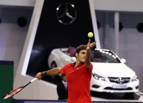 Roger Federer advances to the quarterfinals after defeating Roberto Bautista Agut at the Shanghai Rolex Masters in China