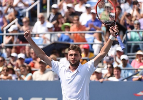 Frenchman Gilles Simon advanced to his first ATP World Tour Finals this year after defeating Feliciano Lopez in straight sets 6-2 7(7)-6(1) at the Shanghai Rolex Masters in China 