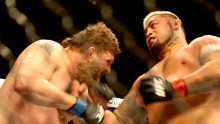 Mark Hunt (R) handing Roy Nelson (L) his first knockout in the UFC