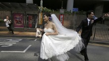 HK barefoot bride