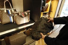Government Curbs Luxury Spending In China