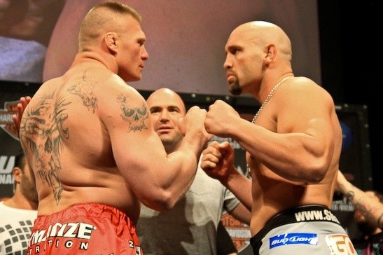 Brock Lesnar vs Shane Carwin