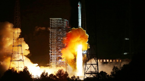 Long March 3C, carrying an experimental spacecraft, lifts off from the launch pad at the Xichang Satellite Launch Center, Sichuan province, October 24, 2014.