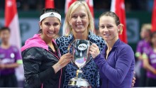 Fourth seeds Cara Black and Sania Mirza stunned defending champions Peng Shuai and Hsieh Su-Wei 6-1 6-0 to win the doubles competition of the BBP Paribas WTA Finals in Singapore 