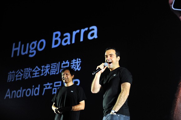 Hugo Barra (right)