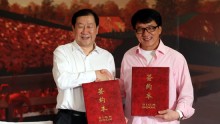 Jackie Chan signed a contract with the Beijing Economic-Technological Development Area