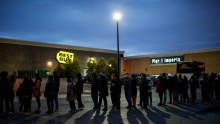 Thanksgiving Line at Best Buy