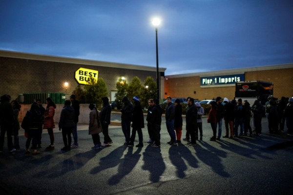 Thanksgiving Line at Best Buy