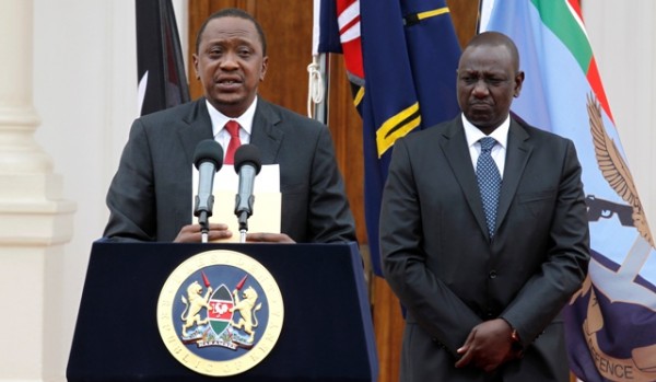 Kenyan President Uhuru Kenyatta (L), and his Deputy William Ruto