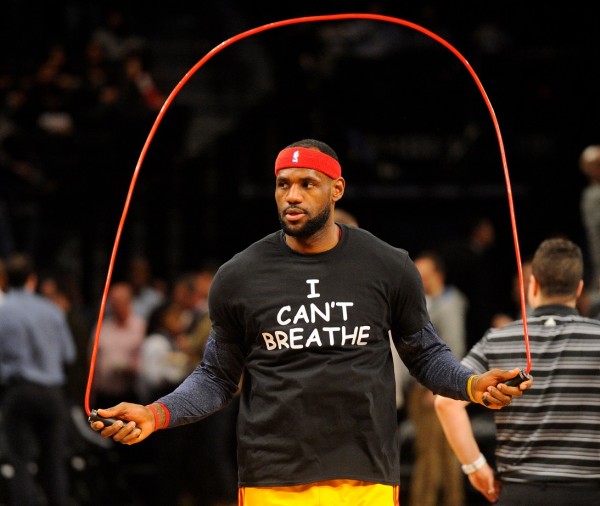 Lebron James wearing the "I Can't Breathe" shirt