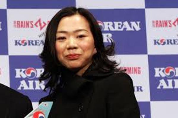 Korean Air VP Throws A Fit Over Nuts; Delays Plane Arrival