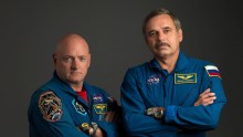 NASA astronaut Scott Kelly (left) and Russian cosmonaut Mikhail Kornienko