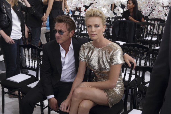 Actors Sean Penn (L) and Charlize Theron
