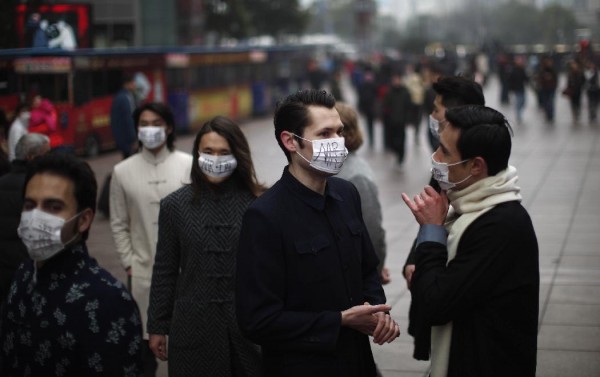 Expats in China use masks to cope with air pollution