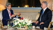 U.S. Sec. of State John Kerry (L) meets with Israeli Prime Minister Benjamin Netanyahu (R), Rome, Dec. 15, 2014.