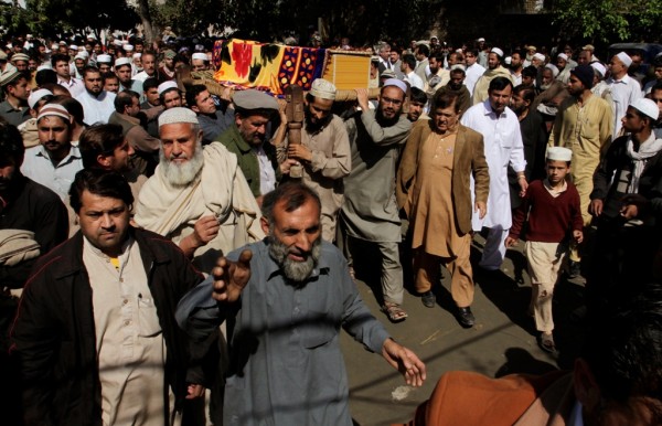 Men carry the coffin of Samiullah Afridi, who was killed by unidentified gunmen a day earlier, during his funeral in Peshawar March 18, 2015. 