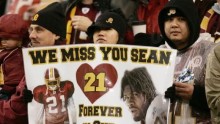 Washington Redskin fan holds up a banner in remembrance of Sean Taylor
