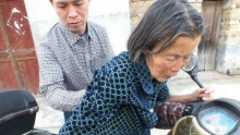 Lu Xincai and His Mother
