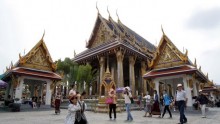 Chinese tourists visit Wat Phra Kaeo 