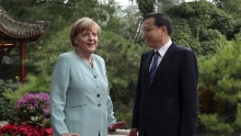 Premier Li meets Merkel