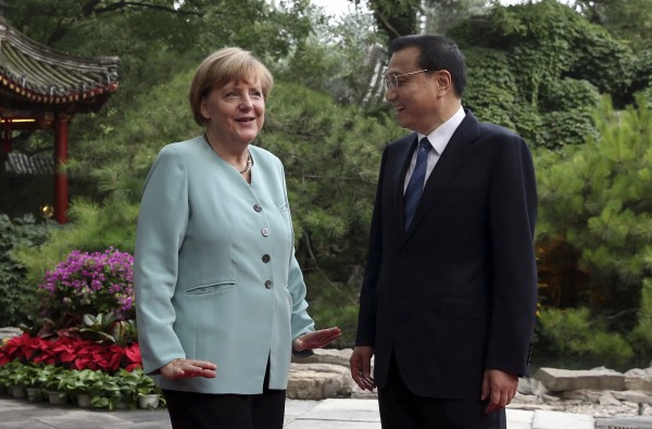 Premier Li meets Merkel