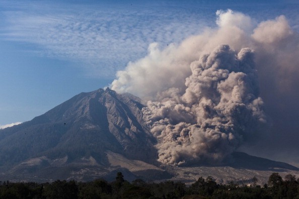 Hot Ash Tumbles Down Indonesian Volcano After Eruption; Number of Evacuees Spikes to Thousands