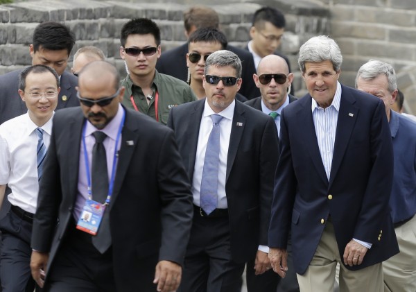 Kerry arrives in Beijing
