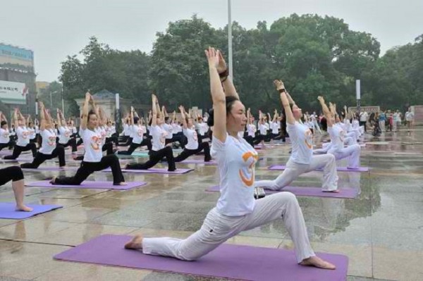 Chinese Mark The First International Day Of Yoga
