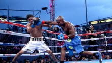 Tim Bradley (blue trunks) vs Jessie Vargas