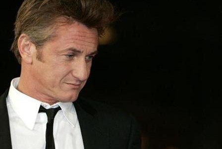 Sean Penn poses at the premiere of his movie 'Into the Wild' at the Rome International Film Festival October 24, 2007.