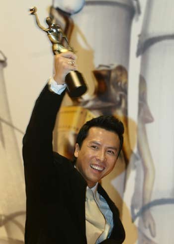 Hong Kong actor and stuntman Donnie Yen, based in the United States, celebrates after winning the Best Action Choreography award in movie "The Twins Effect."