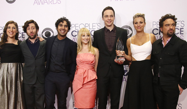 The cast of the CBS comedy series "The Big Bang Theory" pose with their award for Favorite TV Show during the 2015 People's Choice Awards in Los Angeles, California.