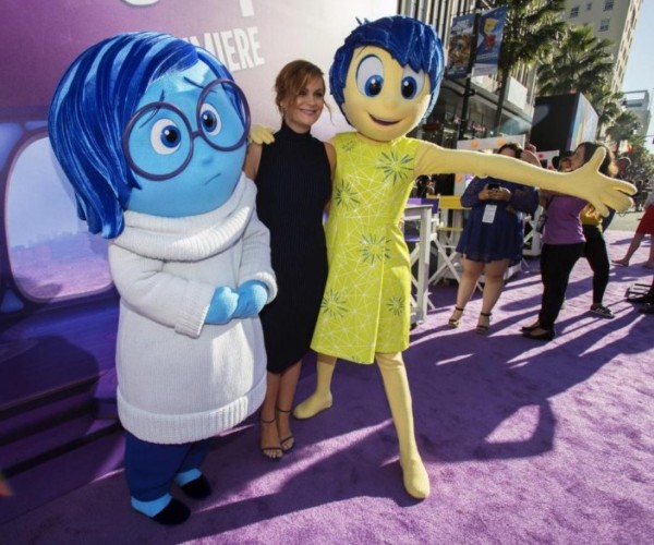 Cast member Amy Poehler (C) poses with the characters of Sadness and Joy (R) at the premiere of "Inside Out" at El Capitan theatre in Hollywood, California June 8, 2015. 