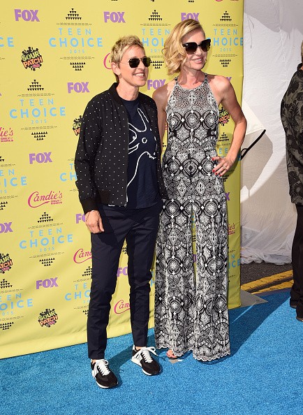TV personality Ellen DeGeneres (L) and actress Portia de Rossi attend the Teen Choice Awards 2015 at the USC Galen Center on August 16, 2015 in Los Angeles, California. 