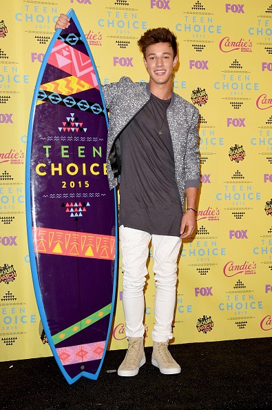 Internet personality Cameron Dallas, winner of the Choice Web Star: Male Award, poses in the press room during the Teen Choice Awards 2015 at the USC Galen Center on August 16, 2015 in Los Angeles, California.