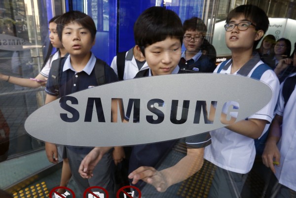 Students visit Samsung