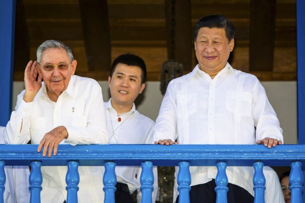 Cuba's President Raul Castro (L) stands next to China's President Xi Jinping (R)