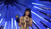 Nicki Minaj accepts award for Best Hip-Hop Video for 'Anaconda' 